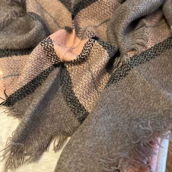 NWT Plaid Blanket Scarf Wrap - Picture 7 of 9